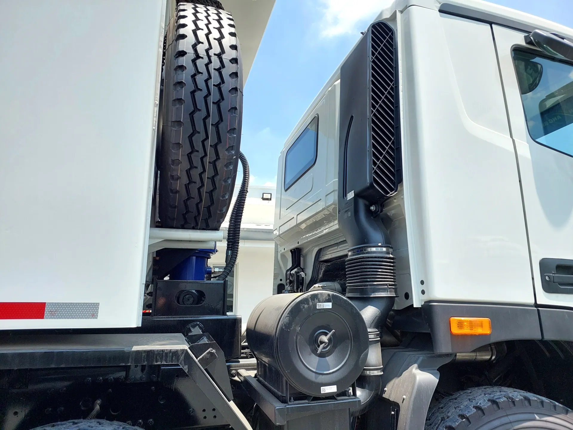 FOTON AUMAN GTL-E 8X4 Dump Truck