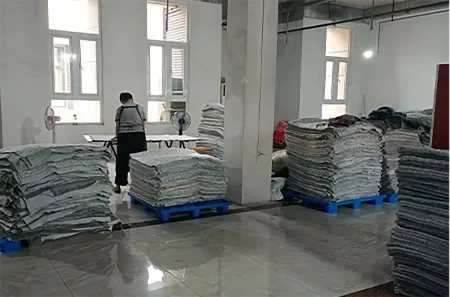 Warme Kuscheldecke mit Ärmeln