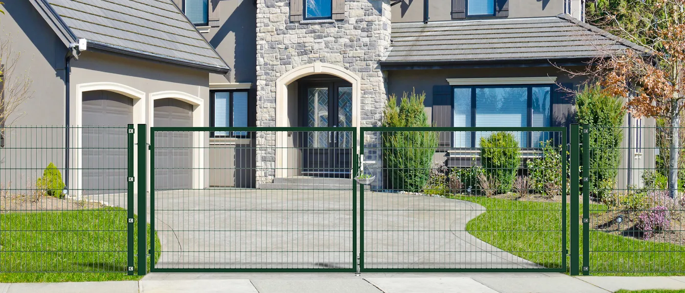 6/5/6 2D MESH FENCING GARDEN GATES WIDTH 400CM & HEIGHT 140CM GREEN & GREY SQUARE POST & FRAME