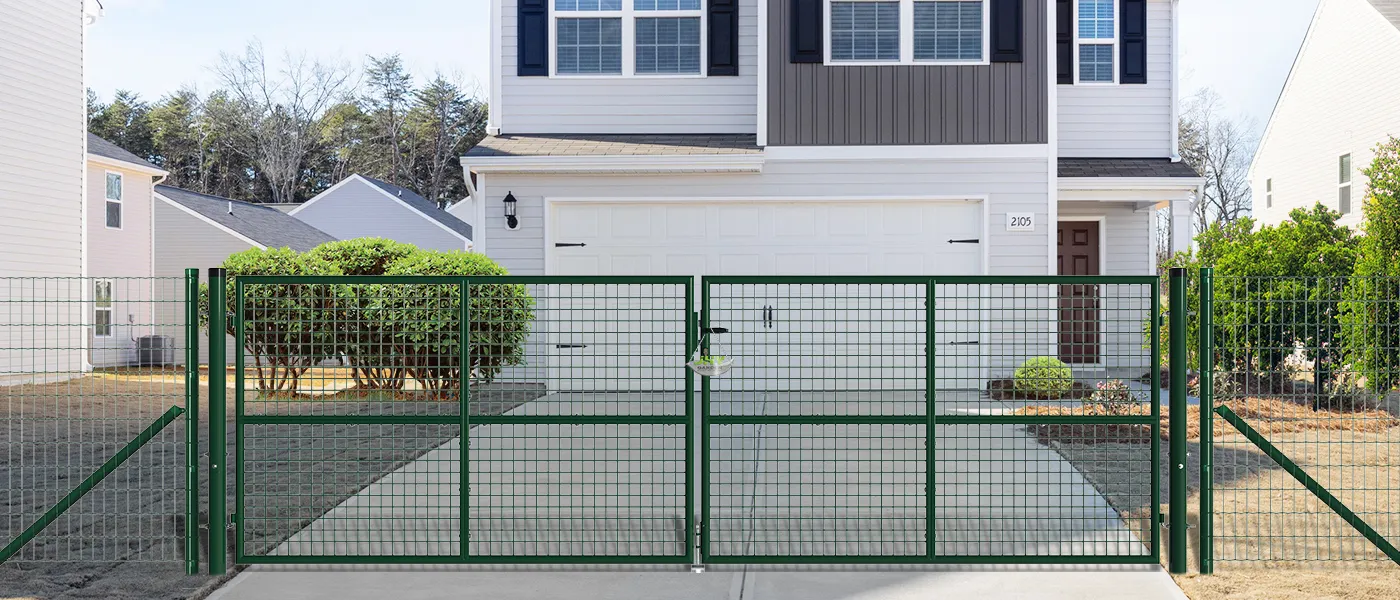 COMPOSITE FENCING GATE WIDTH 400CM & HEIGHT 125CM GREEN & GREY SQUARE POST & FRAME