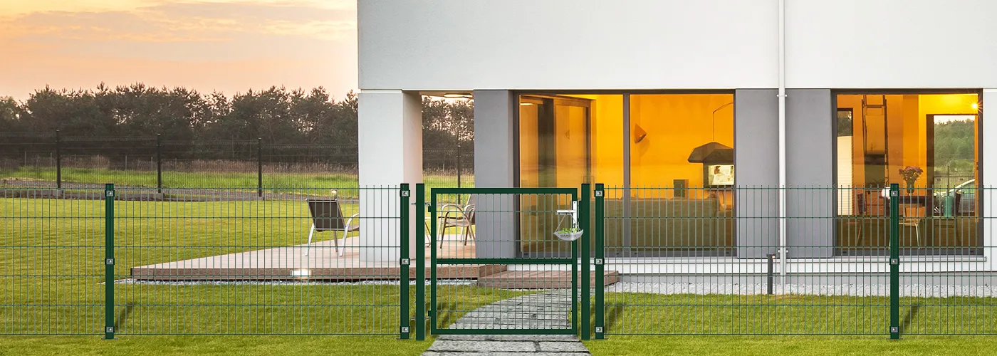 COMPOSITE WIRE MESH GARDEN GATE WIDTH 100CM & HEIGHT 100CM GREEN & GREY SQUARE POST & FRAME