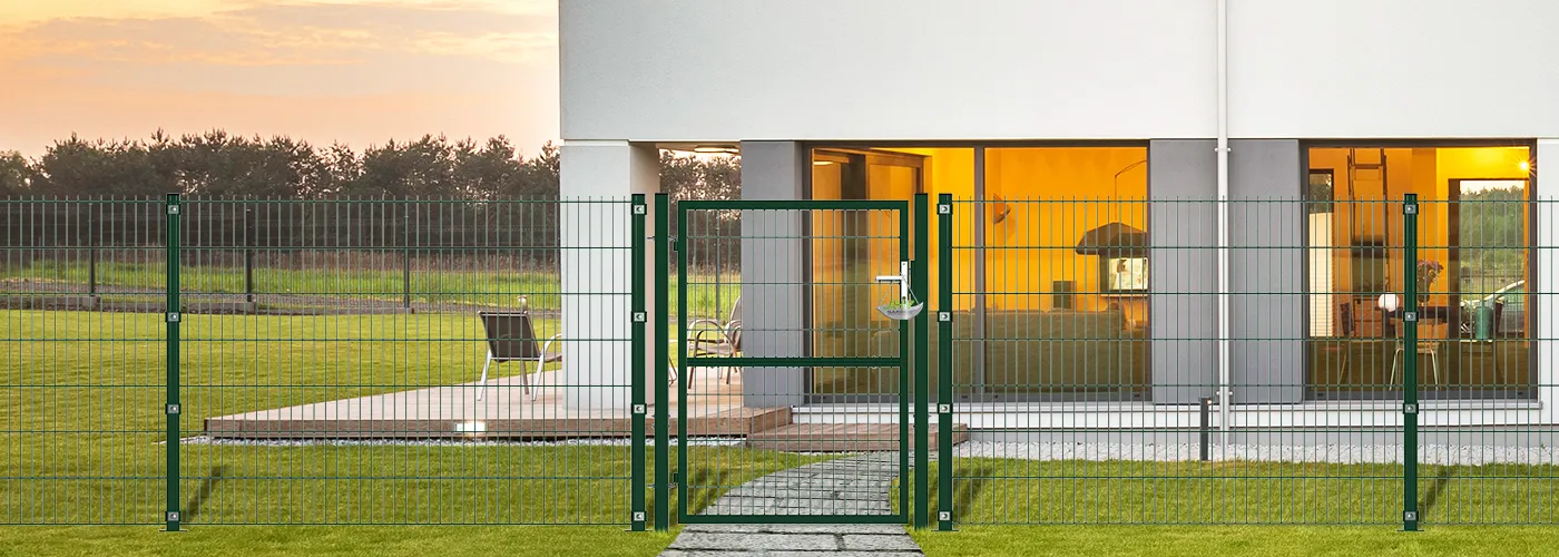 COMPOSITE WIRE MESH GARDEN GATE WIDTH 100CM & HEIGHT 140CM GREEN & GREY SQUARE POST & FRAME