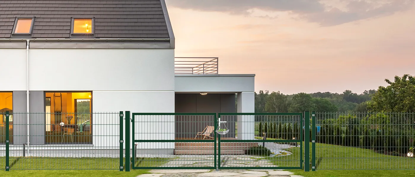 COMPOSITE WIRE MESH GARDEN GATE WIDTH 300CM & HEIGHT 100CM GREEN & GREY SQUARE POST & FRAME