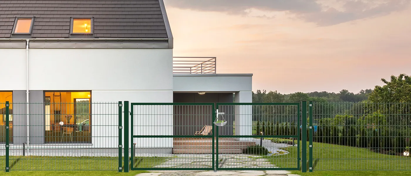 COMPOSITE WIRE MESH GARDEN GATE WIDTH 300CM & HEIGHT 120CM GREEN & GREY SQUARE POST & FRAME