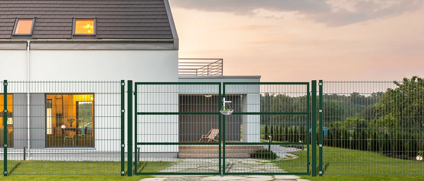 COMPOSITE WIRE MESH GARDEN GATE WIDTH 300CM & HEIGHT 160CM GREEN & GREY SQUARE POST & FRAME