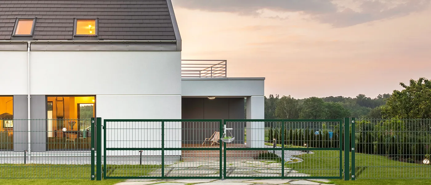 COMPOSITE WIRE MESH GARDEN GATE WIDTH 400CM & HEIGHT 100CM GREEN & GREY SQUARE POST & FRAME