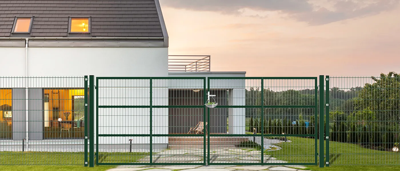 COMPOSITE WIRE MESH GARDEN GATE WIDTH 400CM & HEIGHT 160CM GREEN & GREY SQUARE POST & FRAME