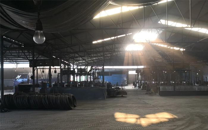 With the continuous expansion of the market, our factory continues to research and innovation. We increasing galvanized wire line, since then galvanized wire has become our main products.Through foreign trade companies, our products are sold at home and abroad.