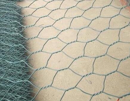 Plastic coated hexagonal guardrail net