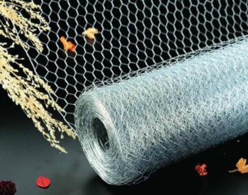 Recinzione con filo spinato in vendita a prezzi convenienti per la sicurezza perimetrale