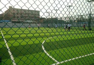 Hook mesh material characteristics determine its use value