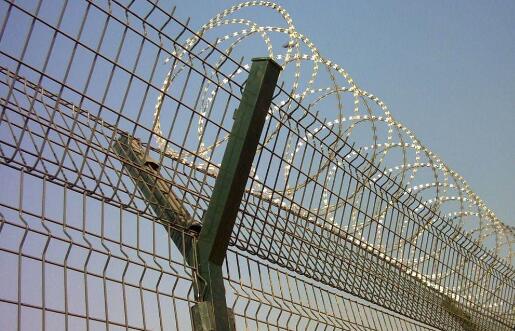 Railroad blade barbed rope