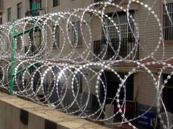 How big is the stainless steel blade blade of the rope