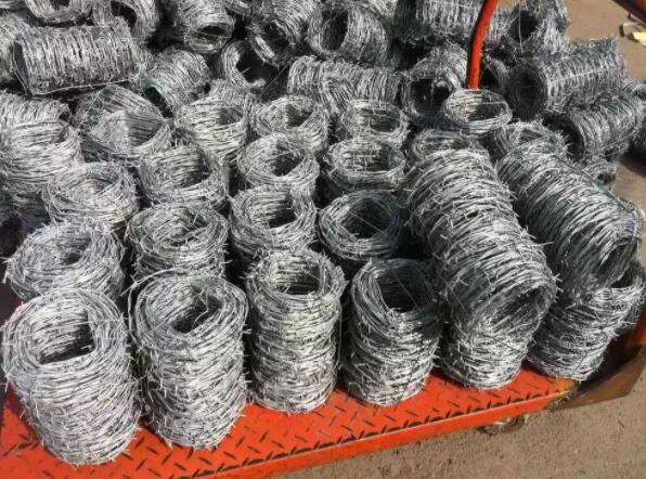 How much is a kilogram of barbed rope? How much does a barbed rope weigh in a meter?