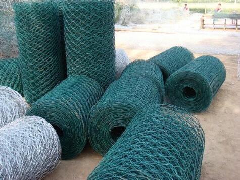 Hexagonal guardrail net customization