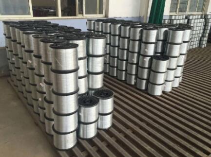 Large coil of galvanized wire production and surface treatment