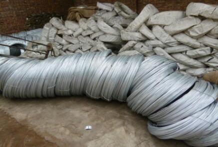 Large coil of galvanized wire production and surface treatment