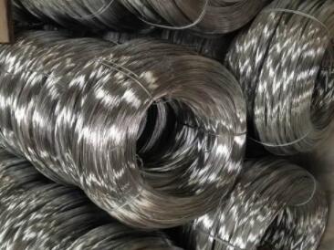 Drawing method of galvanized wire under different temperature environment