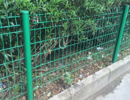 What kind of wire fence net is qualified product?