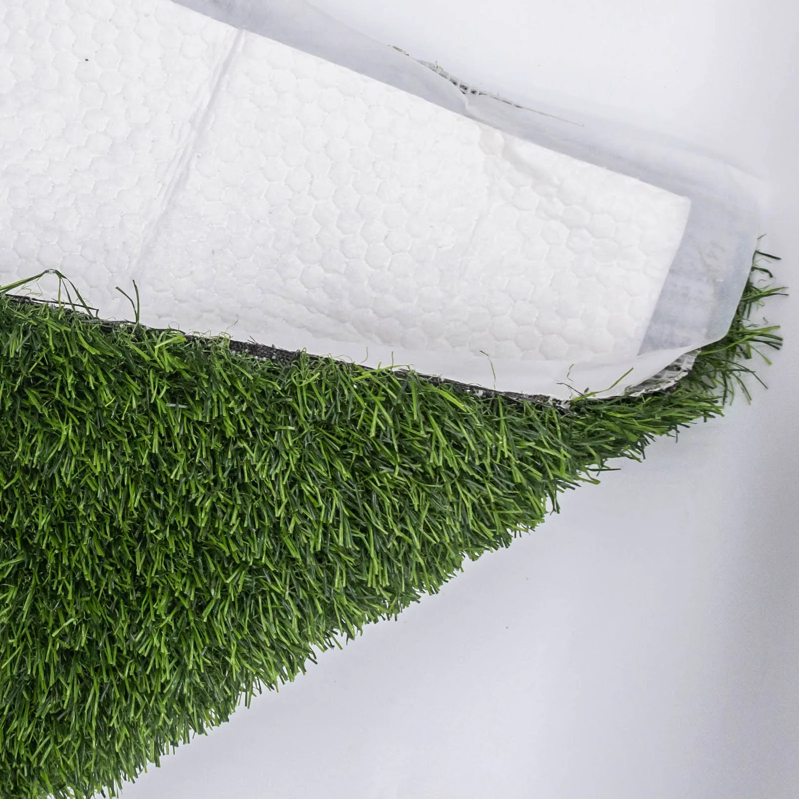 Benefits of Using Artificial Grass Rugs for Indoor and Outdoor Spaces