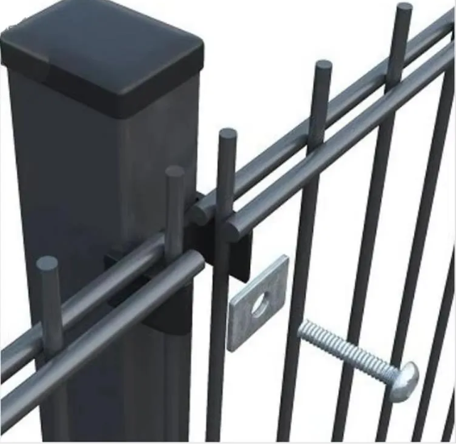 Combining Decorative Fence Panels with Greenery