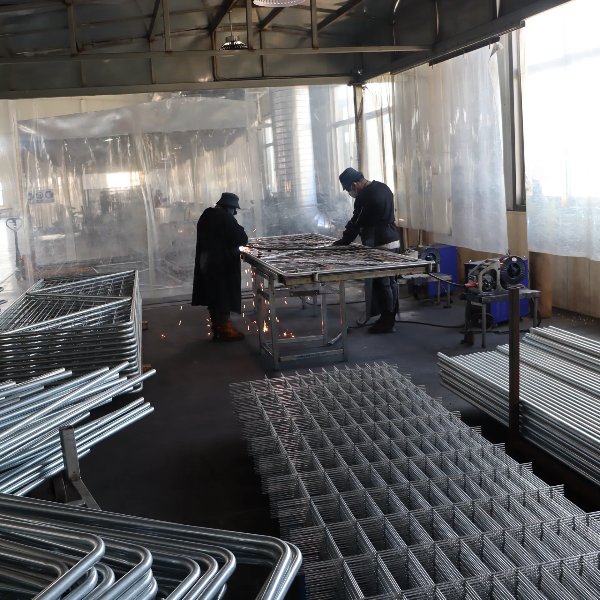 High Quality Galvanized Farm Gates with Smooth Edges for Safe Handling and Animal Protection