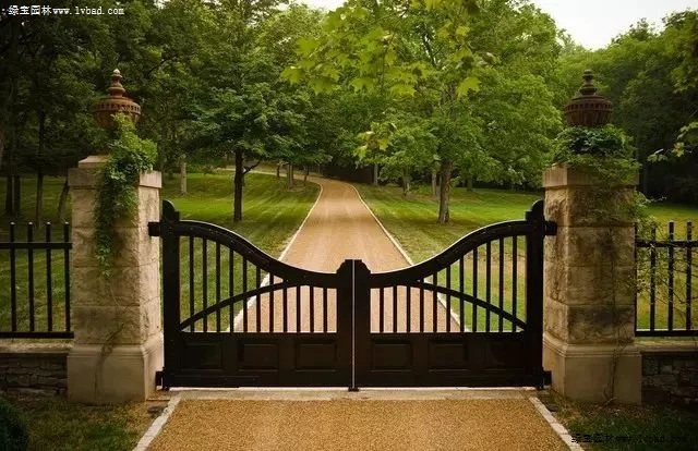 The Perfect Addition to Your Home: Simple Single Swing Driveway Gates