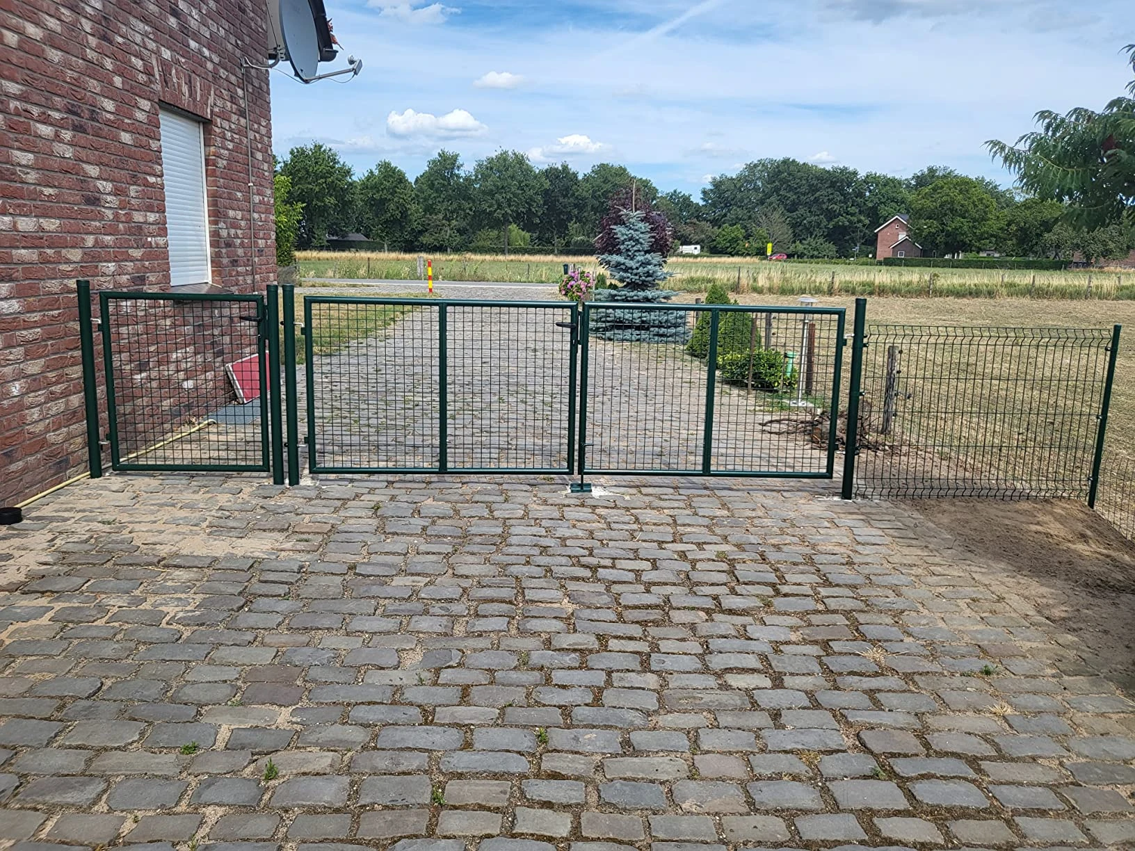 Characteristics and Applications of Customized Garden Gates