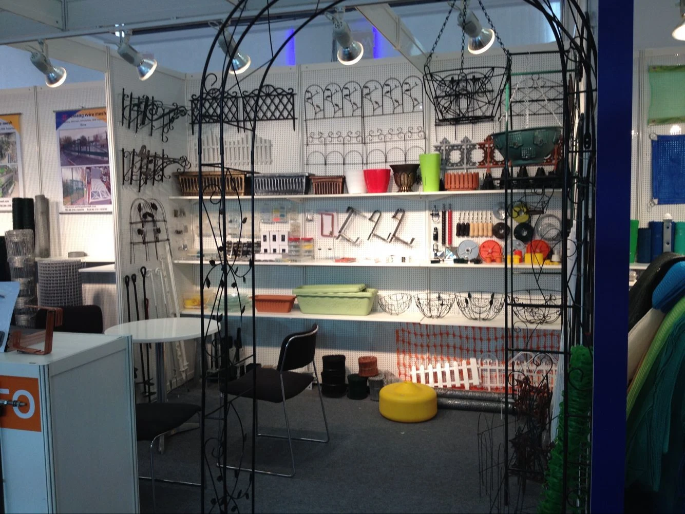 Square Pipe Post Separate Door Panels Metal Mesh Gate With For Home Entrance