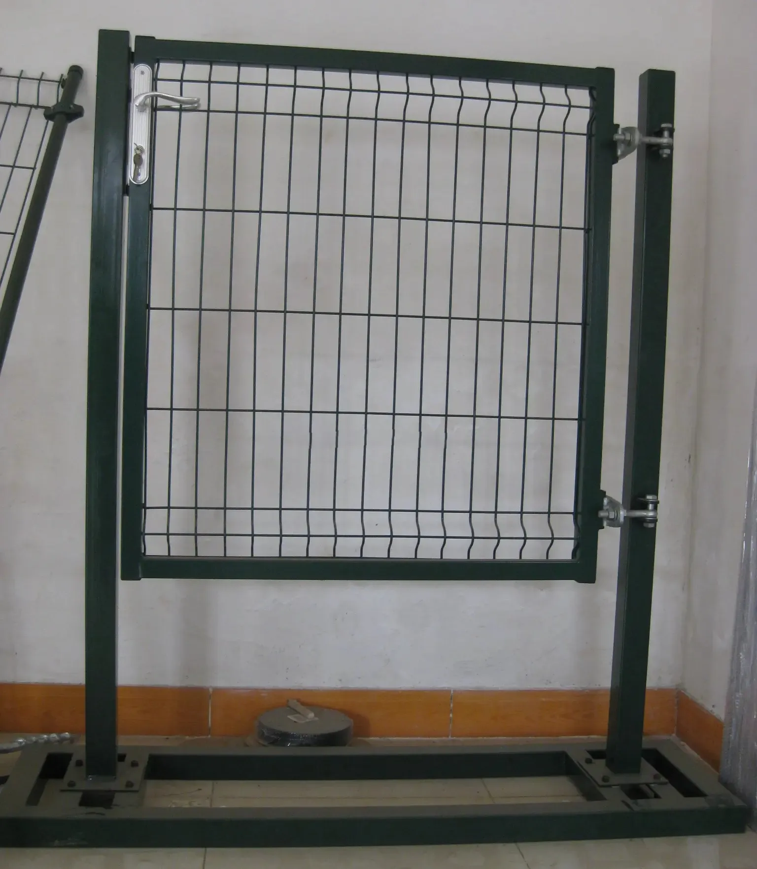 Read More About metal garden gate with lock