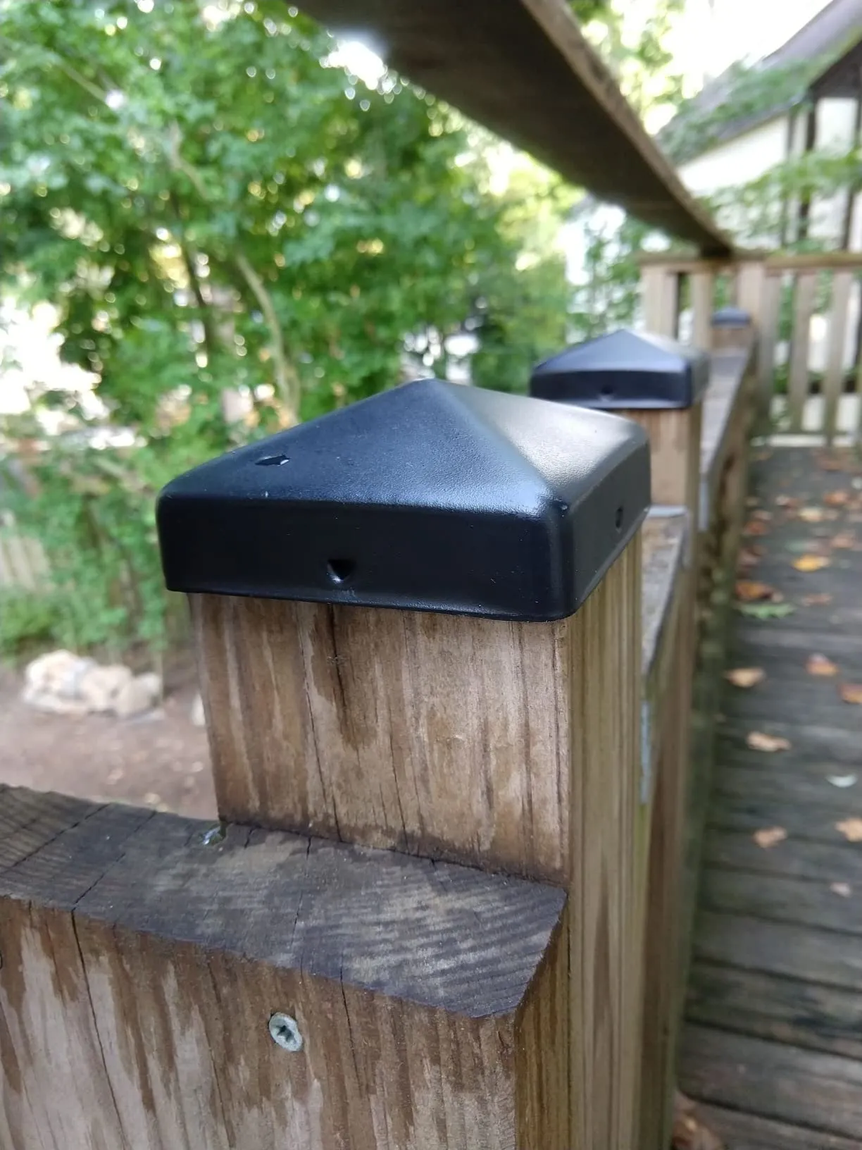 Hot Sale Customized Wooden Or Iron Mesh Fence Post Pyramid Caps