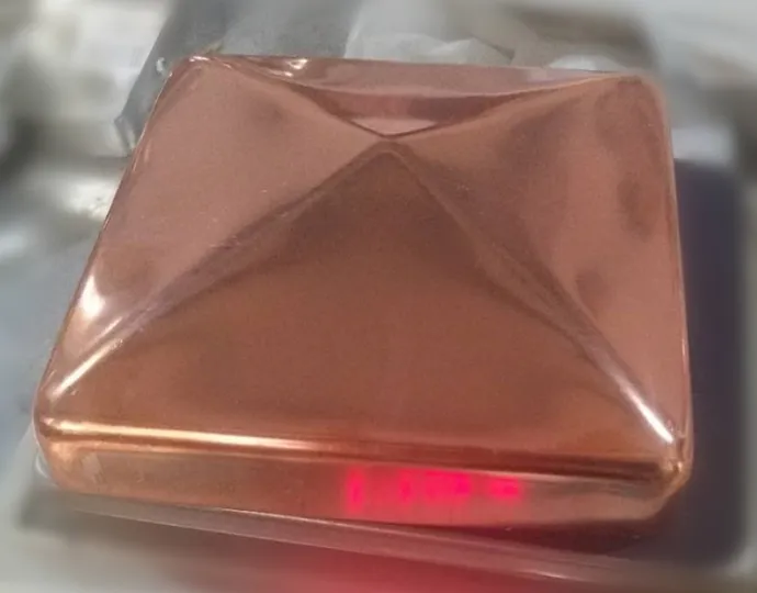 Hot Sale Customized Wooden Or Iron Mesh Fence Post Pyramid Caps