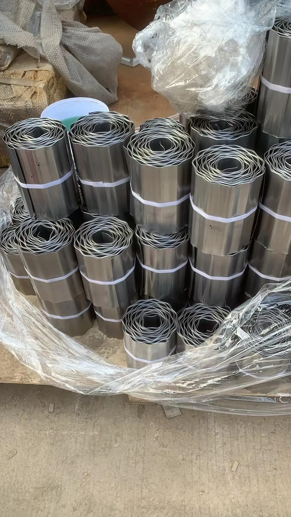 Landscape Edging Border Corrugated Galvanized Steel / Corten Steel Fence Garden Edging for Borders Flower Bed Lawn