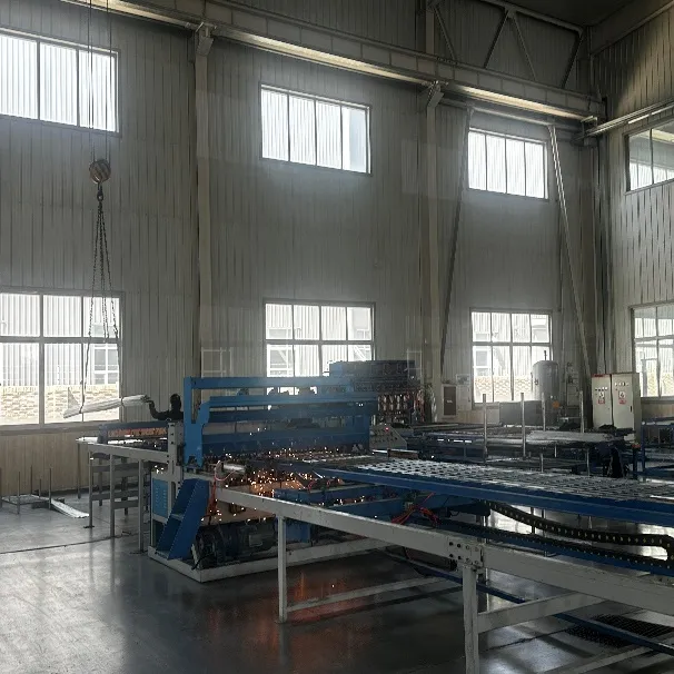 Arrow-head Design Decorative Panel Mesh Fence Metal Security Fence for Garden and Sports Farm Wood Factory Fencing