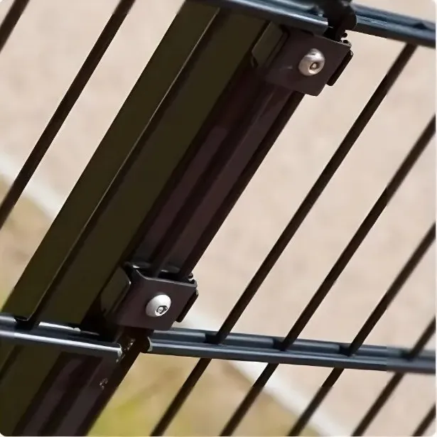 Arrow-head Design Decorative Panel Mesh Fence Metal Security Fence for Garden and Sports Farm Wood Factory Fencing