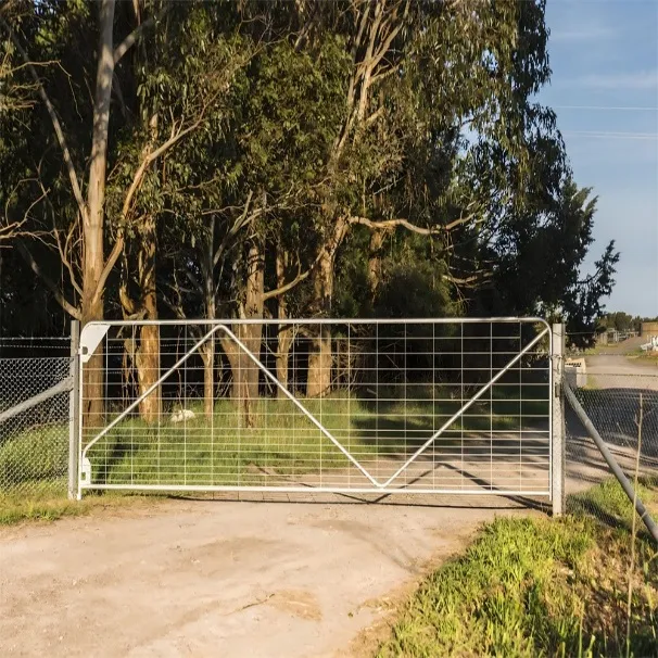 High Quality Galvanized Farm Gates with Smooth Edges for Safe Handling and Animal Protection