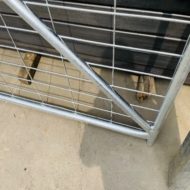 High Quality Galvanized Farm Gates with Smooth Edges for Safe Handling and Animal Protection