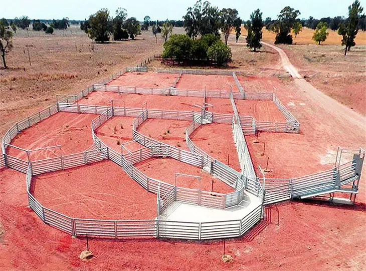 High-Quality Animal Corral Horse Fence Movable Racetrack Fence for Sheep Farm Zoo