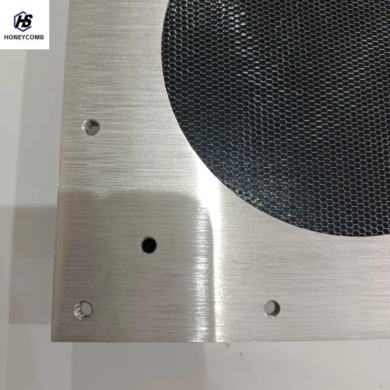 évents d'aération à guide d'ondes en nid d'abeille