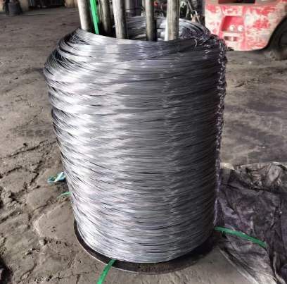 PVC Coated Fences as a Canvas for Climbing Flora: Weaving Nature into Your Landscape