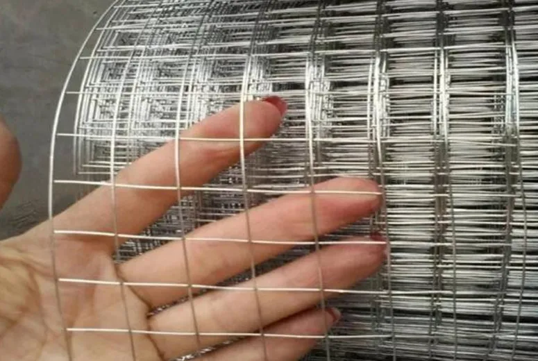 welded wire mesh fence