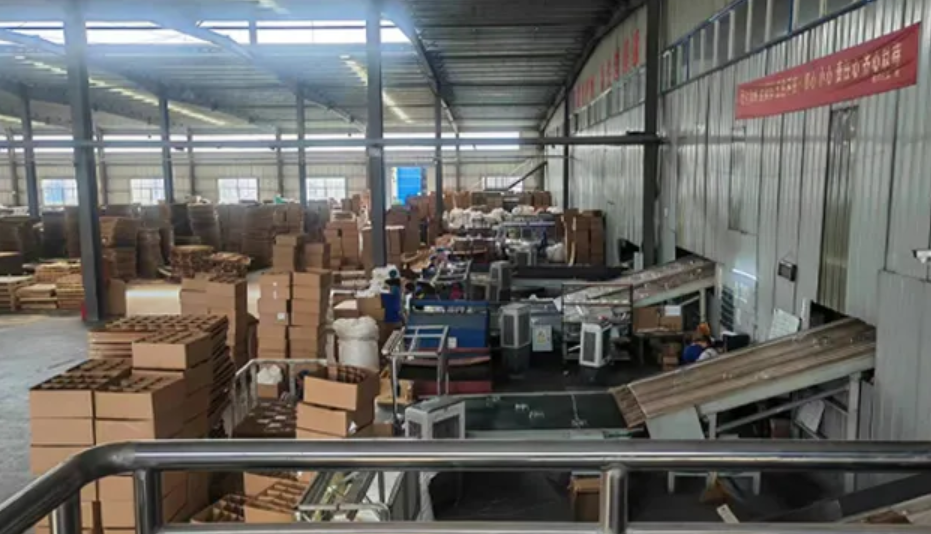 YINTO's colored glass dinnerware: edible art's canvas