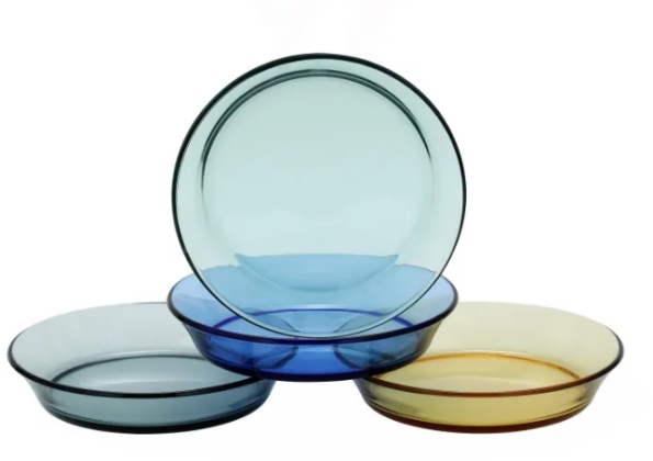 YINTO's colored glass dinnerware: edible art's canvas