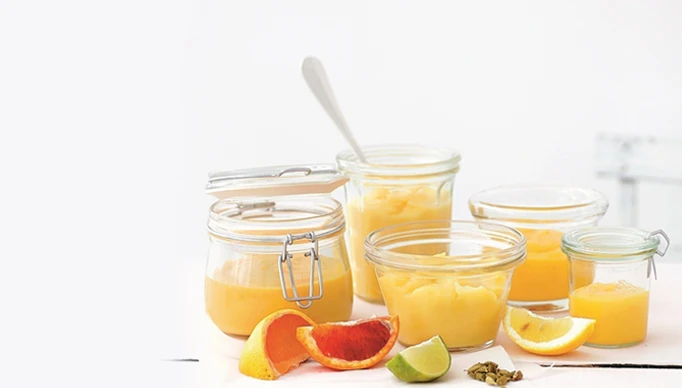 Банки с пробковыми шариками