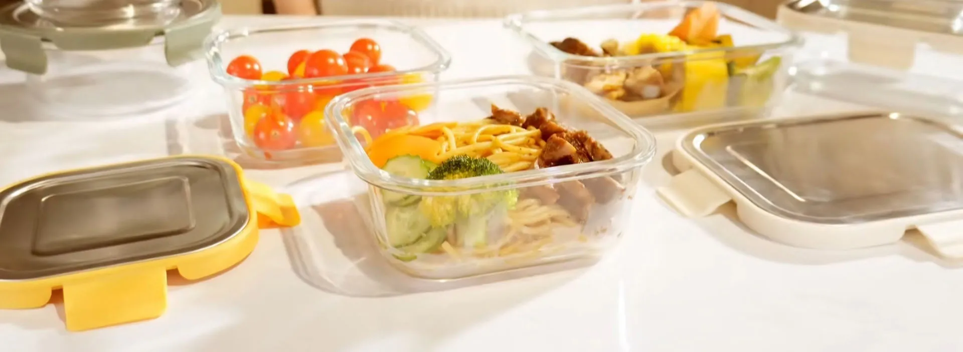 Bình đựng thủy tinh lớn cho tủ đựng thực phẩm tiện lợi.