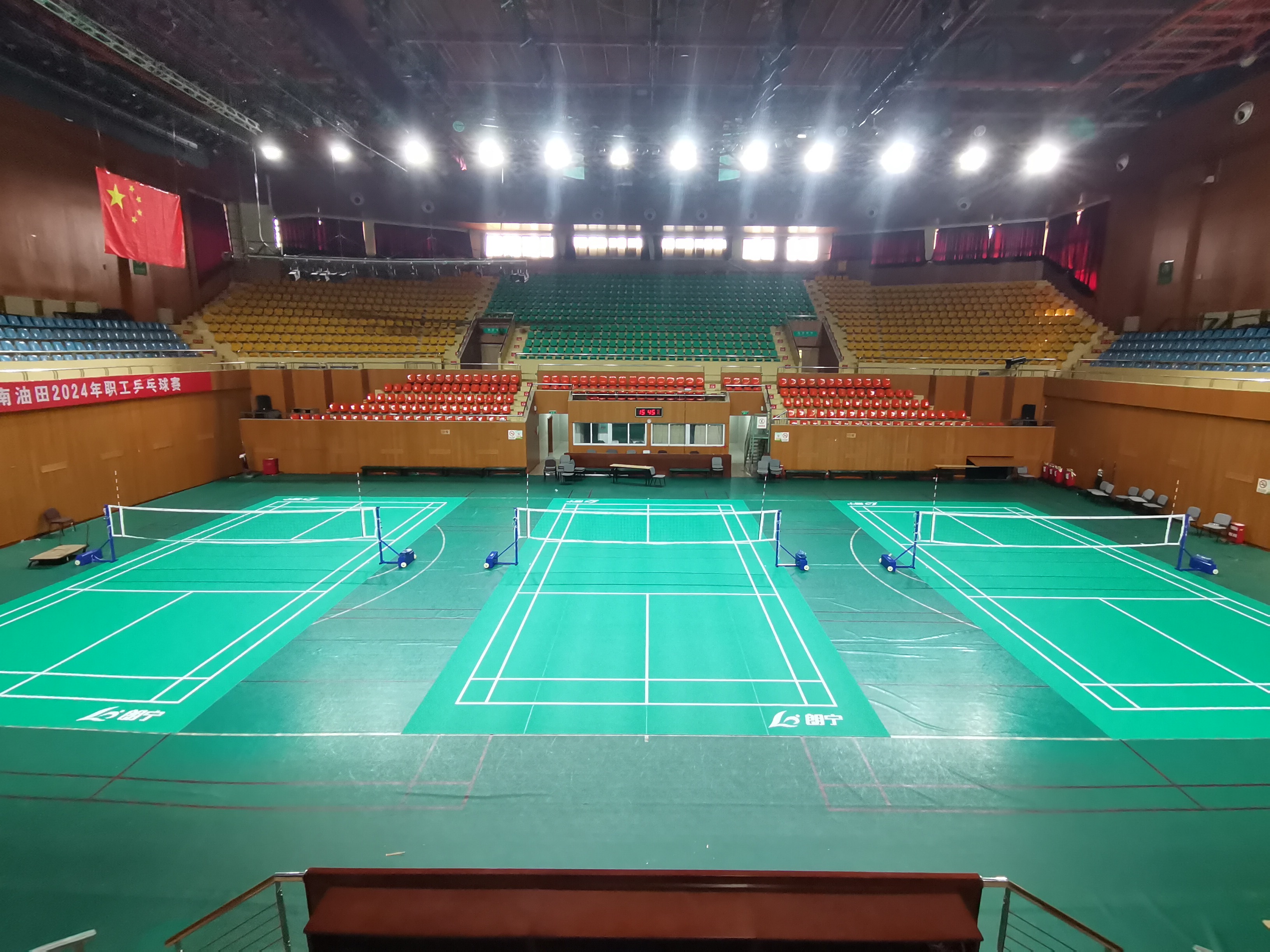 Types of Badminton Court Flooring Material: Durable & Optimal Surfaces