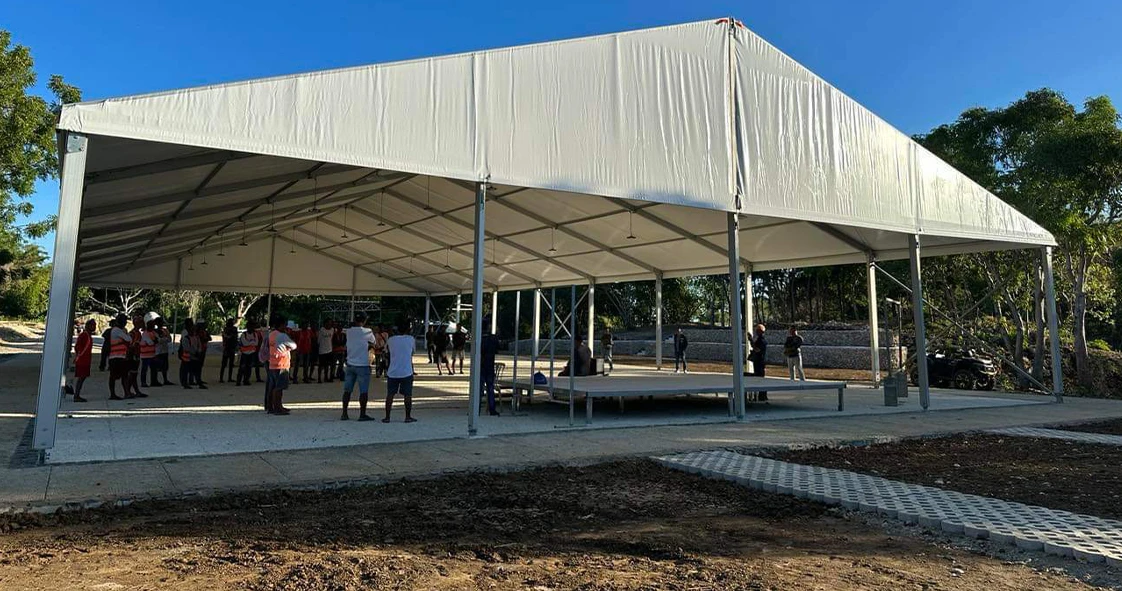 Basketball Court and 1 Volleyball Court and 1 Badminton Court in a Holiday Village in the Philippines<br>
Products: PVC Sports Flooring 6mm Maple and 6mm Color Stone