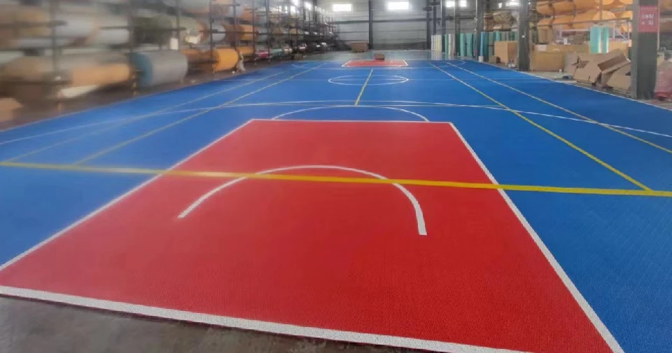 Products: Honeycomb PP Floor Tiles in blue and red<br>
Size: 30.48cm*30.48cm*1.65cm<br>
Application: basketball, volleyball, badminton and outdoor comprehensive courts.