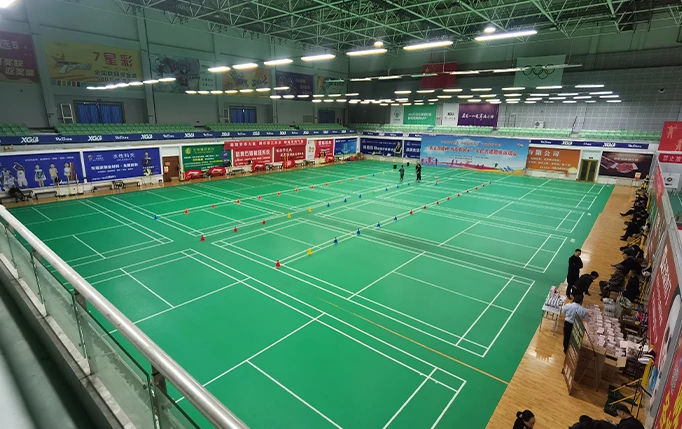 The badminton court floor is silent but full of vitality. It is an arena for speed and agility. On this carefully paved ground, every light step and every precise landing of the badminton reflect the athletes' desire and unremitting pursuit of victory. The lines on the floor, like the scale of time, record the beginning and end of each exciting round.