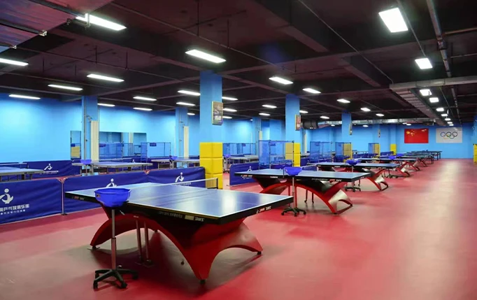 The table tennis court floor is a stage for athletes to show their skills and endurance, and a gathering place for the audience's passion and cheers. It not only witnesses the competition of speed and strength, but also witnesses dreams and glory. Let us sweat, enjoy the game, and create our own wonderful moments together on this field full of challenges and opportunities.